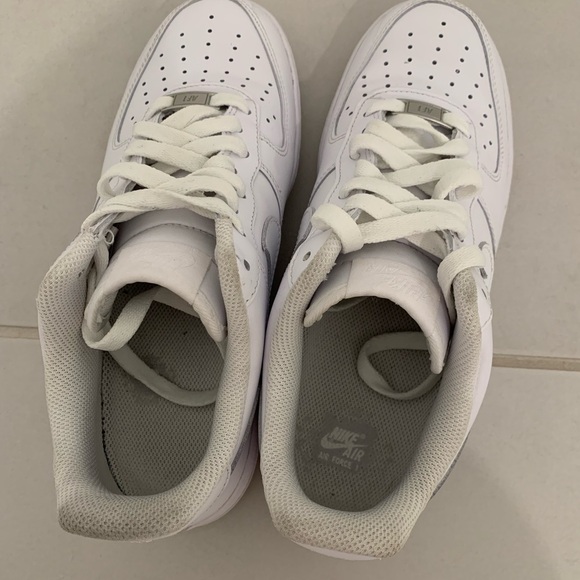 White Sneakers Nike Air Force 1 Women’s 9.5 EUC - Picture 4 of 7